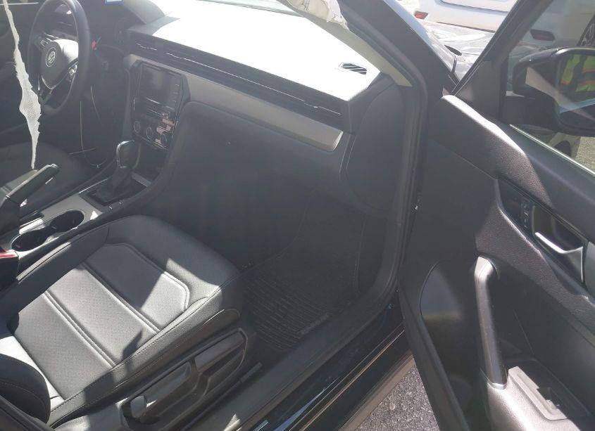 Photo 5 of 2021 Volkswagen Passat 2.0T SE (VIN 1VWSA7A30MC005255)