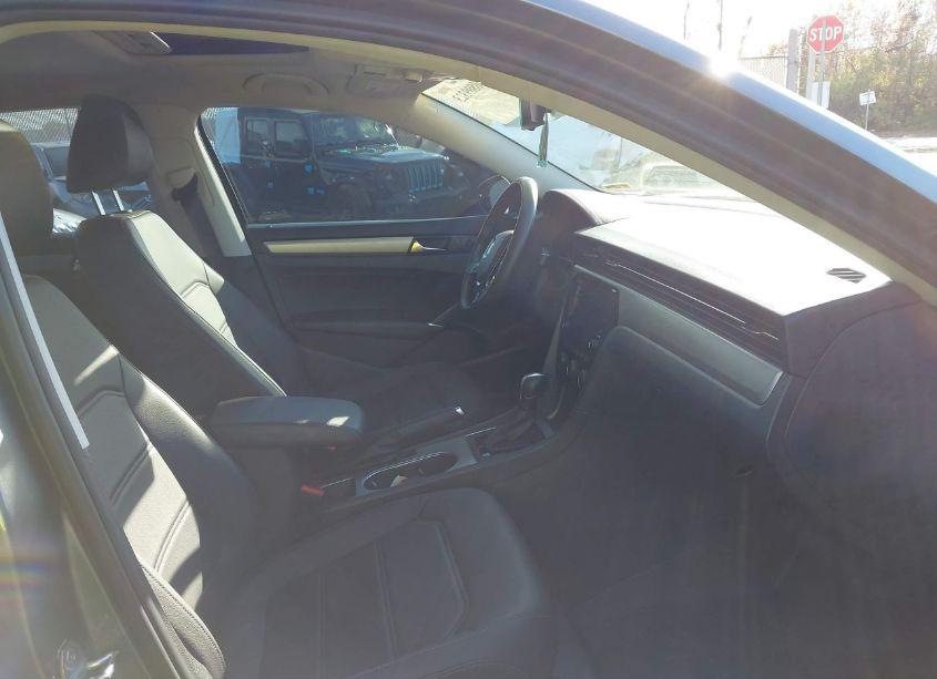 Photo 5 of 2021 Volkswagen Passat 2.0T SE (VIN 1VWSA7A30MC017776)