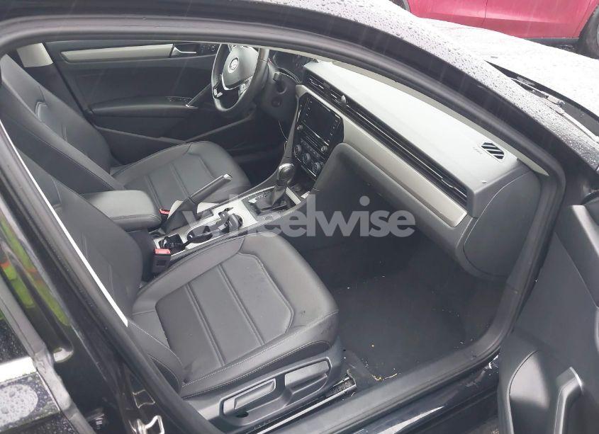 Photo 5 of 2022 Volkswagen Passat 2.0T SE (VIN 1VWSA7A30NC008514)