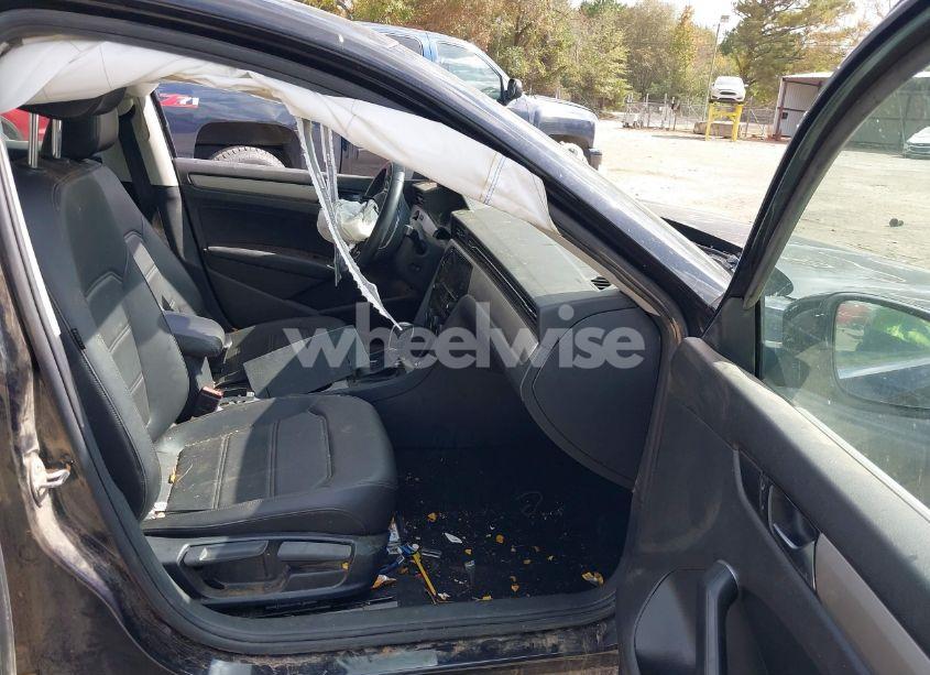 Photo 5 of 2021 Volkswagen Passat 2.0T SE (VIN 1VWSA7A31MC001165)