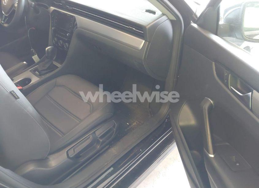 Photo 5 of 2021 Volkswagen Passat 2.0T SE (VIN 1VWSA7A31MC006446)