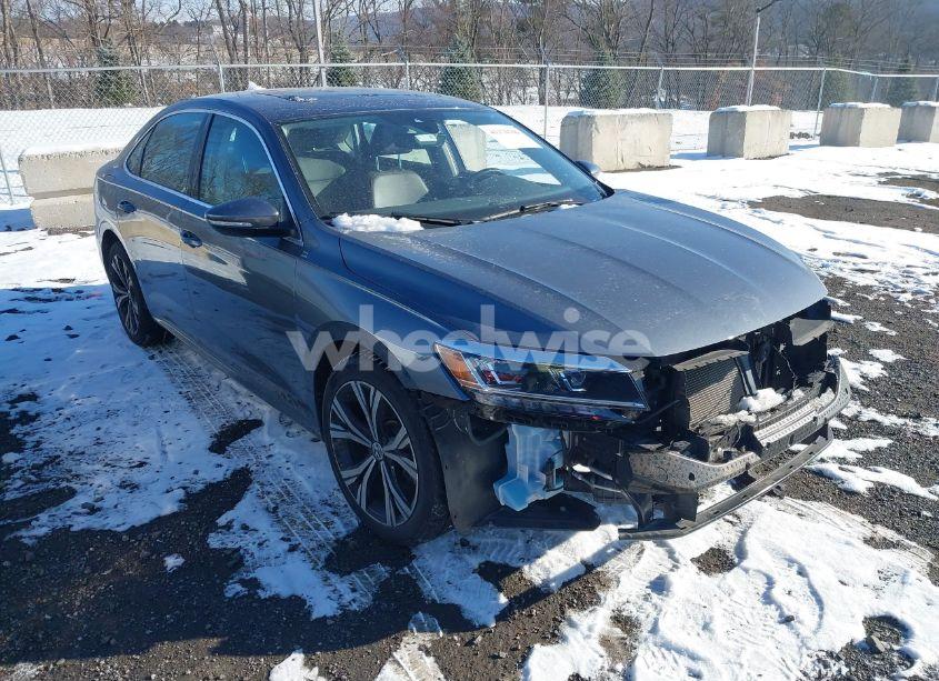 2022 Volkswagen Passat 2.0T SE (VIN 1VWSA7A31NC001667) main photo