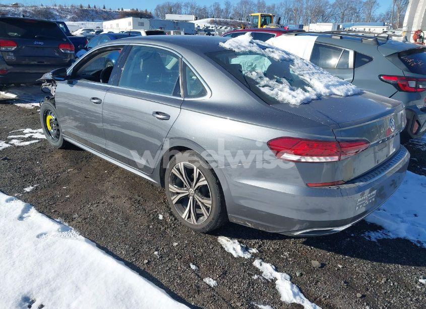 Photo 3 of 2022 Volkswagen Passat 2.0T SE (VIN 1VWSA7A31NC001667)