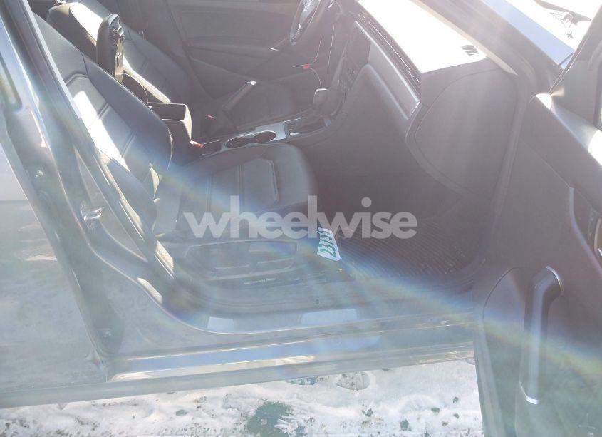 Photo 5 of 2022 Volkswagen Passat 2.0T SE (VIN 1VWSA7A31NC001667)