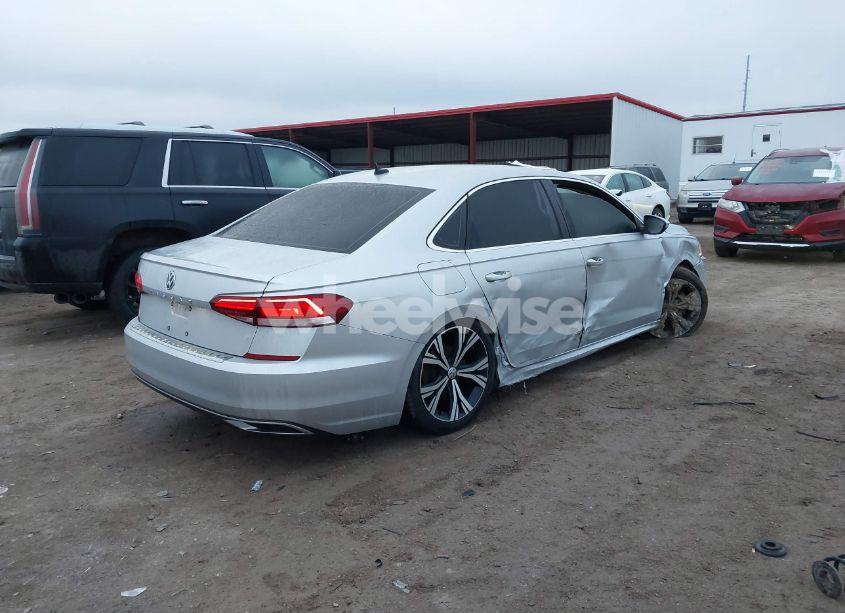 Photo 4 of 2021 Volkswagen Passat 2.0T SE (VIN 1VWSA7A32MC012126)