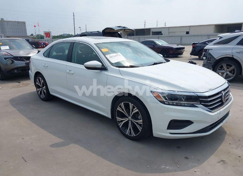 2021 Volkswagen Passat 2.0T SE (VIN 1VWSA7A32MC014376) main photo
