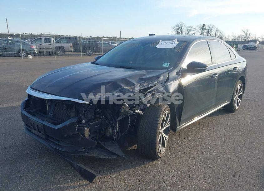 Photo 2 of 2021 Volkswagen Passat 2.0T SE (VIN 1VWSA7A33MC013835)