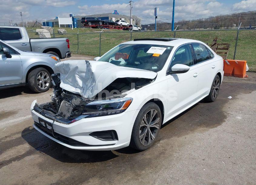 Photo 2 of 2022 Volkswagen Passat 2.0T SE (VIN 1VWSA7A33NC005929)