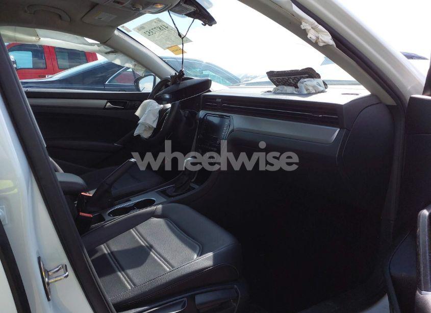 Photo 5 of 2022 Volkswagen Passat 2.0T SE (VIN 1VWSA7A33NC005929)