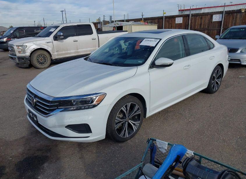 Photo 2 of 2022 Volkswagen Passat 2.0T SE (VIN 1VWSA7A33NC009575)