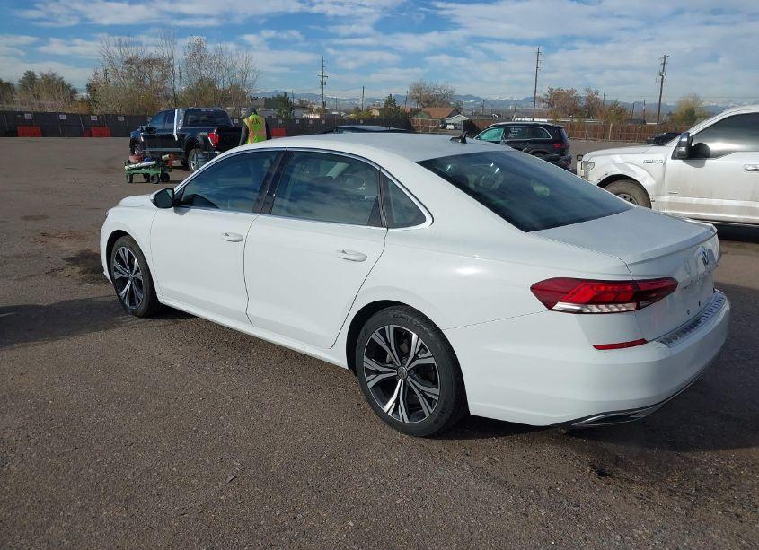 Photo 3 of 2022 Volkswagen Passat 2.0T SE (VIN 1VWSA7A33NC009575)