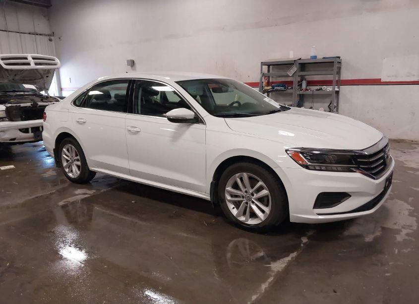 2020 Volkswagen Passat 2.0T SE (VIN 1VWSA7A34LC025328) main photo