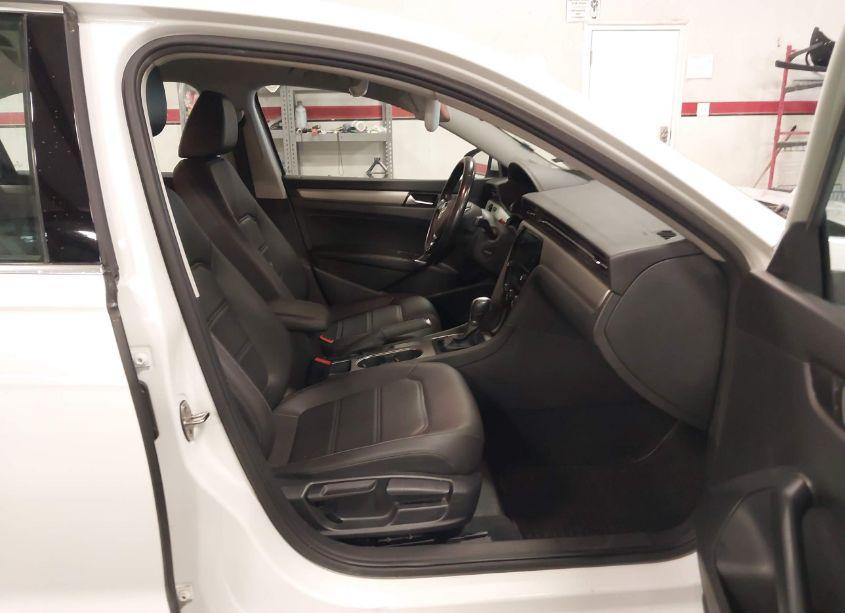 Photo 5 of 2020 Volkswagen Passat 2.0T SE (VIN 1VWSA7A34LC025328)