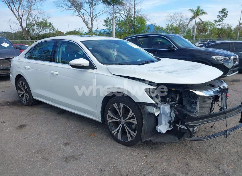 2021 Volkswagen Passat 2.0T SE (VIN 1VWSA7A34MC005419) main photo