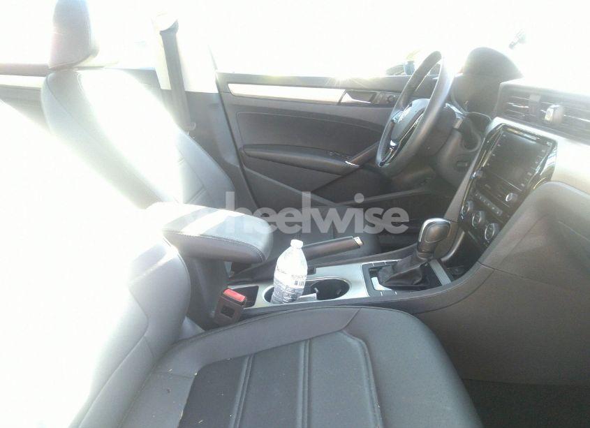 Photo 5 of 2021 Volkswagen Passat 2.0T SE (VIN 1VWSA7A34MC014993)