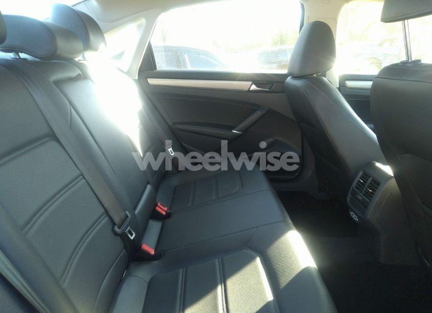 Photo 8 of 2021 Volkswagen Passat 2.0T SE (VIN 1VWSA7A34MC014993)