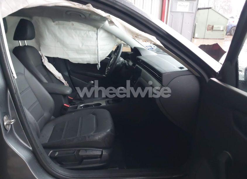 Photo 5 of 2022 Volkswagen Passat 2.0T SE (VIN 1VWSA7A34NC002554)