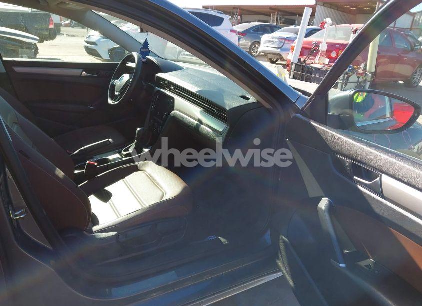 Photo 5 of 2022 Volkswagen Passat 2.0T SE (VIN 1VWSA7A34NC007043)