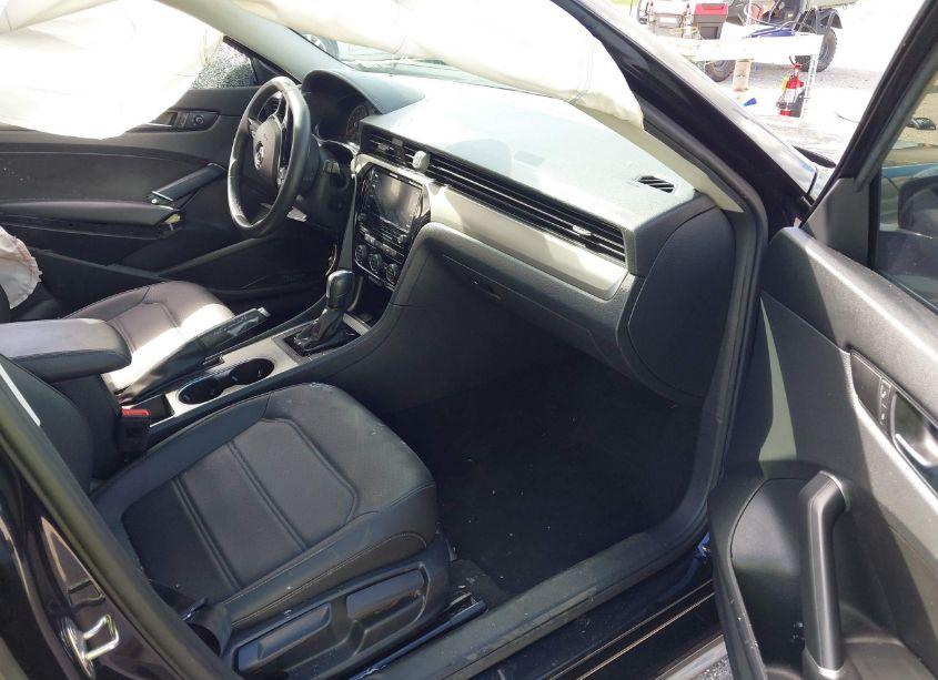 Photo 5 of 2022 Volkswagen Passat 2.0T SE (VIN 1VWSA7A34NC008984)