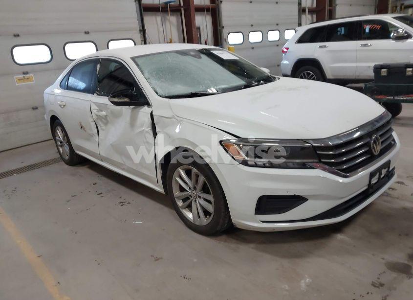 2020 Volkswagen Passat 2.0T SE (VIN 1VWSA7A35LC021689) main photo