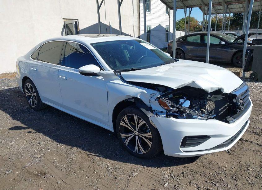 2021 Volkswagen Passat 2.0T SE (VIN 1VWSA7A35MC000794) main photo