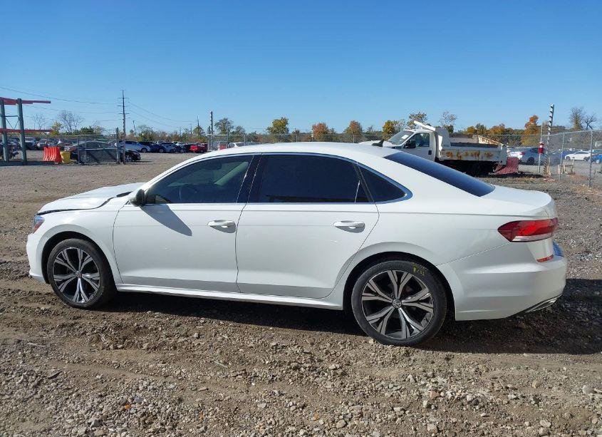 Photo 14 of 2021 Volkswagen Passat 2.0T SE (VIN 1VWSA7A35MC000794)