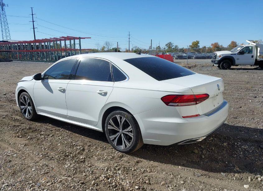Photo 3 of 2021 Volkswagen Passat 2.0T SE (VIN 1VWSA7A35MC000794)