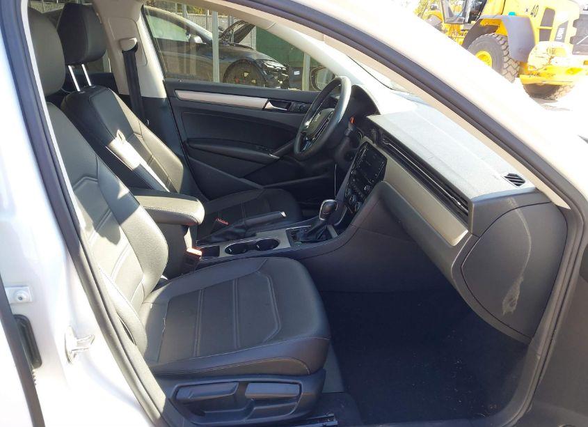 Photo 5 of 2021 Volkswagen Passat 2.0T SE (VIN 1VWSA7A35MC000794)