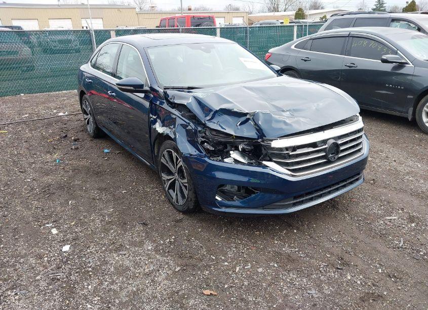 2021 Volkswagen Passat 2.0T SE (VIN 1VWSA7A35MC003033) main photo