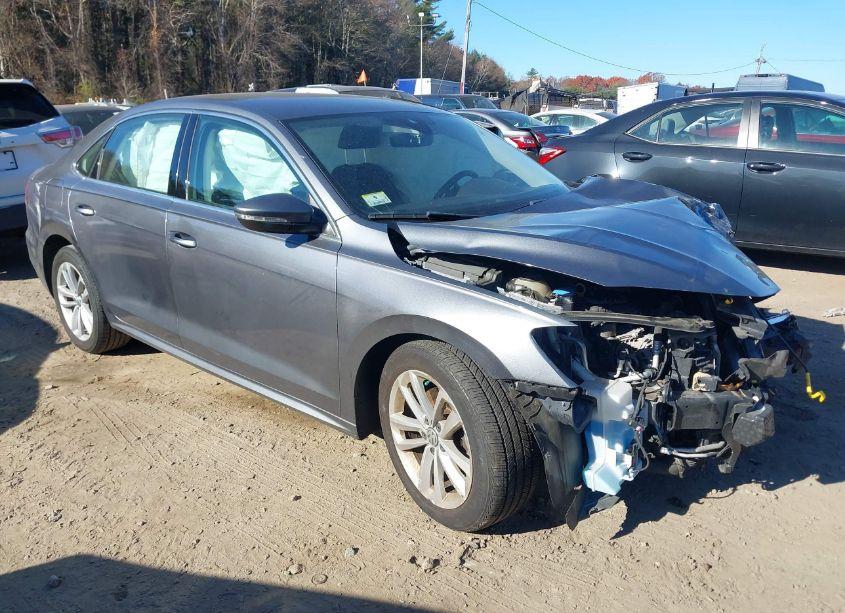 2020 Volkswagen Passat 2.0T SE (VIN 1VWSA7A36LC008756) main photo