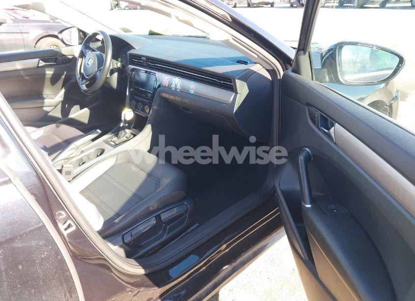 Photo 5 of 2020 Volkswagen Passat 2.0T SE (VIN 1VWSA7A37LC017403)