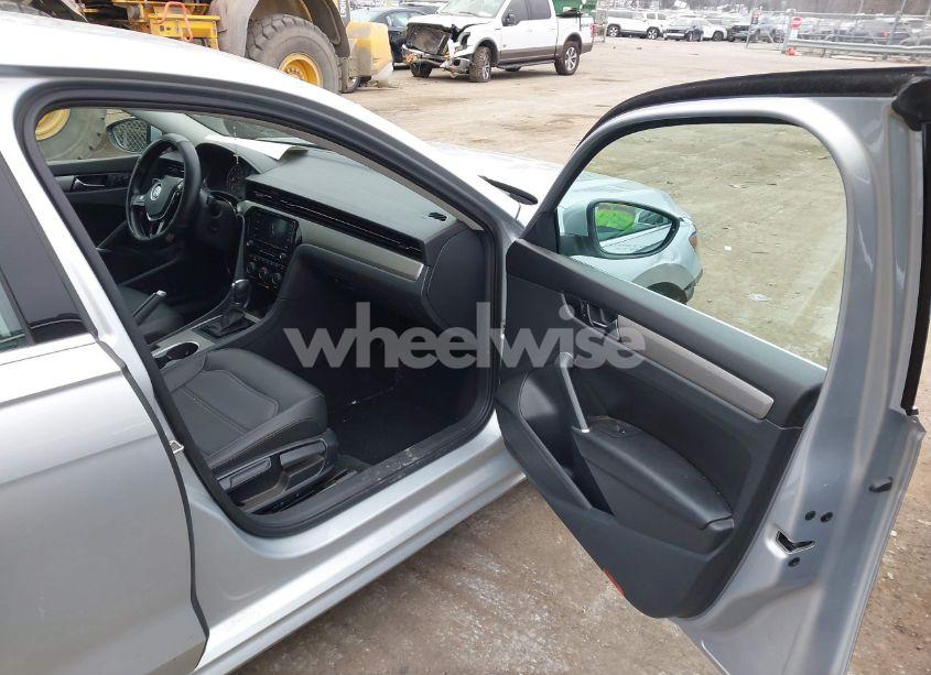 Photo 5 of 2020 Volkswagen Passat 2.0T SE (VIN 1VWSA7A37LC020706)