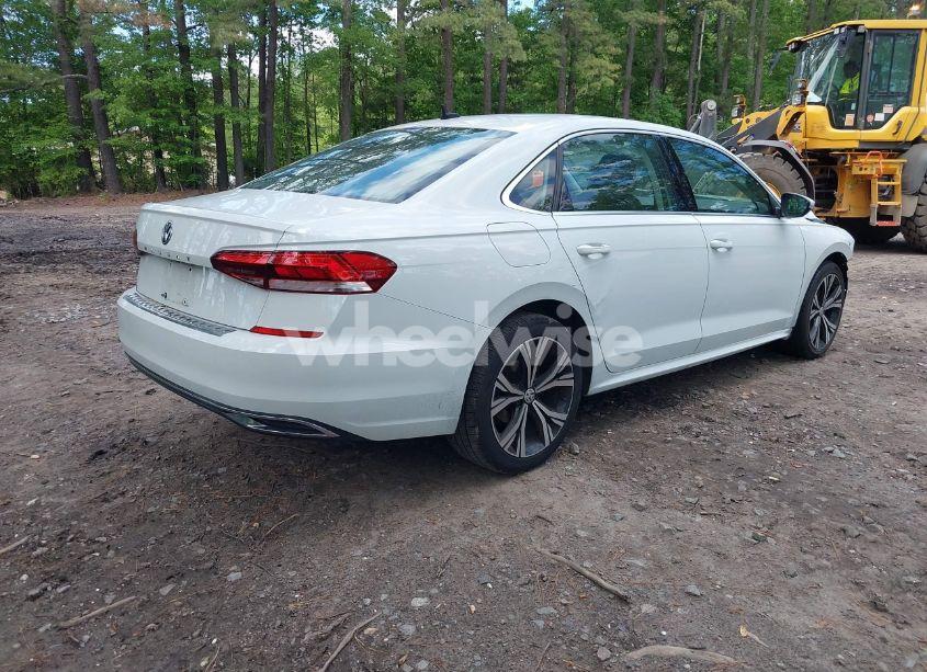 Photo 4 of 2021 Volkswagen Passat 2.0T SE (VIN 1VWSA7A38MC014396)