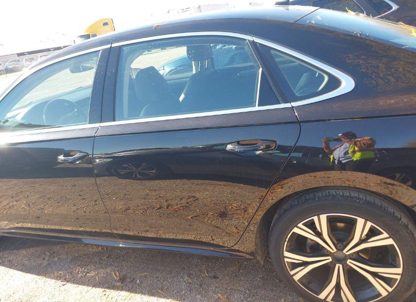 Photo 14 of 2022 Volkswagen Passat 2.0T SE (VIN 1VWSA7A38NC000242)