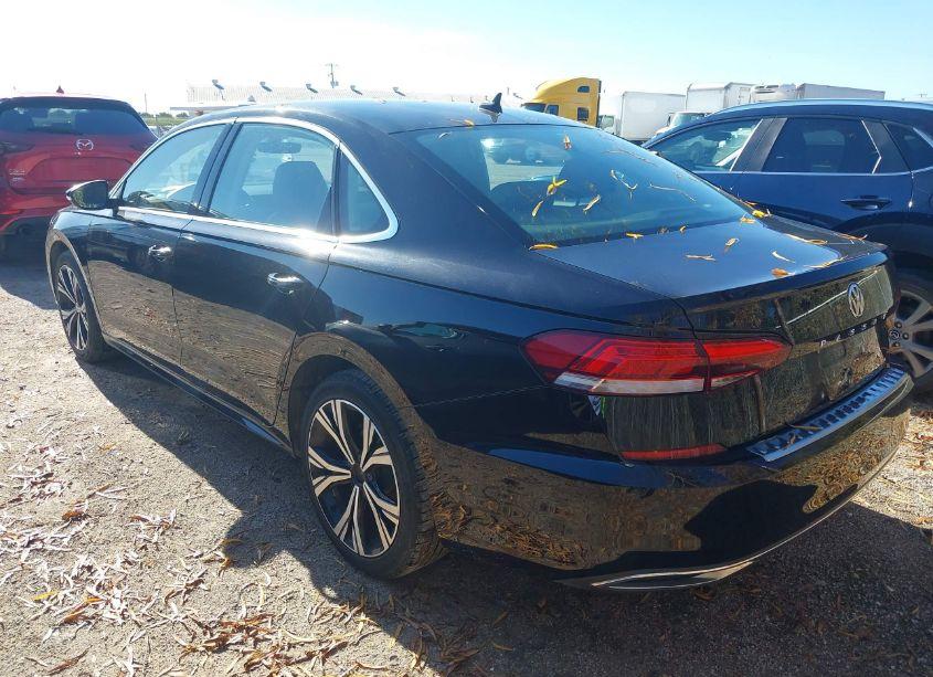 Photo 3 of 2022 Volkswagen Passat 2.0T SE (VIN 1VWSA7A38NC000242)