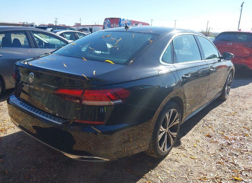 Photo 4 of 2022 Volkswagen Passat 2.0T SE (VIN 1VWSA7A38NC000242)