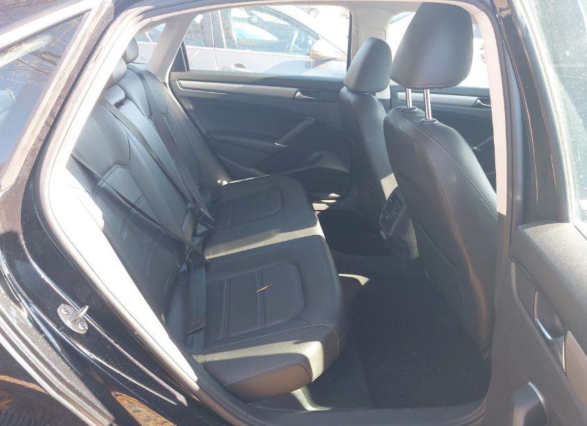 Photo 8 of 2022 Volkswagen Passat 2.0T SE (VIN 1VWSA7A38NC000242)