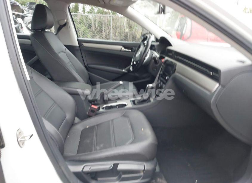 Photo 5 of 2020 Volkswagen Passat 2.0T SE (VIN 1VWSA7A39LC010727)