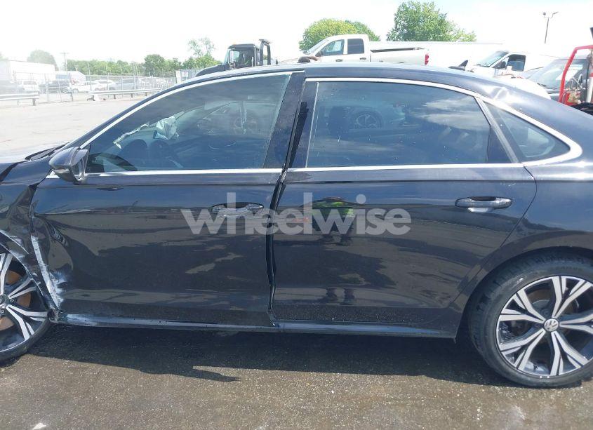 Photo 14 of 2021 Volkswagen Passat 2.0T SE (VIN 1VWSA7A39MC002421)