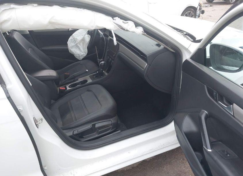 Photo 5 of 2021 Volkswagen Passat 2.0T SE (VIN 1VWSA7A39MC002449)