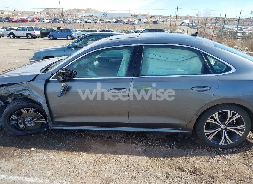 Photo 14 of 2021 Volkswagen Passat 2.0T SE (VIN 1VWSA7A39MC009031)