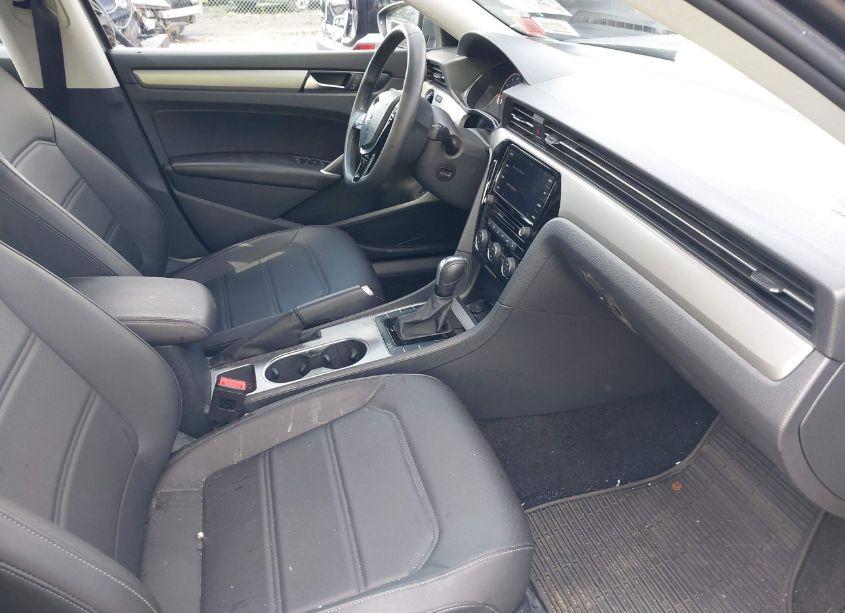 Photo 5 of 2021 Volkswagen Passat 2.0T SE (VIN 1VWSA7A39MC009238)