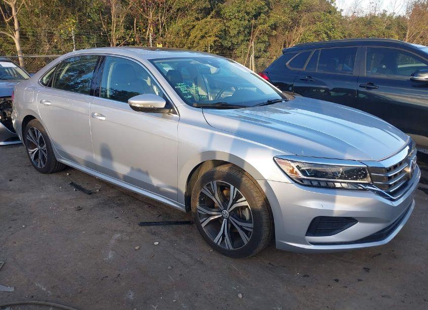 2021 Volkswagen Passat 2.0T SE (VIN 1VWSA7A39MC009739) main photo