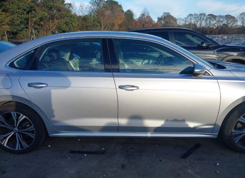 Photo 14 of 2021 Volkswagen Passat 2.0T SE (VIN 1VWSA7A39MC009739)