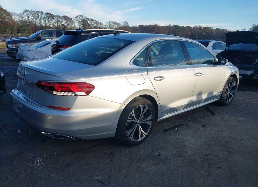 Photo 4 of 2021 Volkswagen Passat 2.0T SE (VIN 1VWSA7A39MC009739)