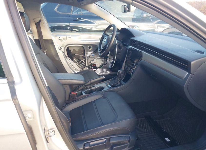 Photo 5 of 2021 Volkswagen Passat 2.0T SE (VIN 1VWSA7A39MC009739)