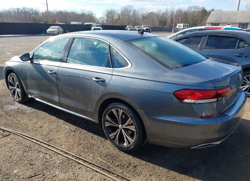 Photo 3 of 2021 Volkswagen Passat 2.0T SE (VIN 1VWSA7A39MC010681)
