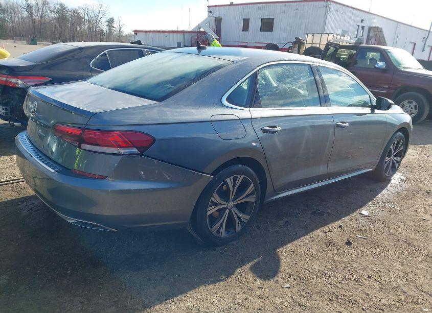 Photo 4 of 2021 Volkswagen Passat 2.0T SE (VIN 1VWSA7A39MC010681)