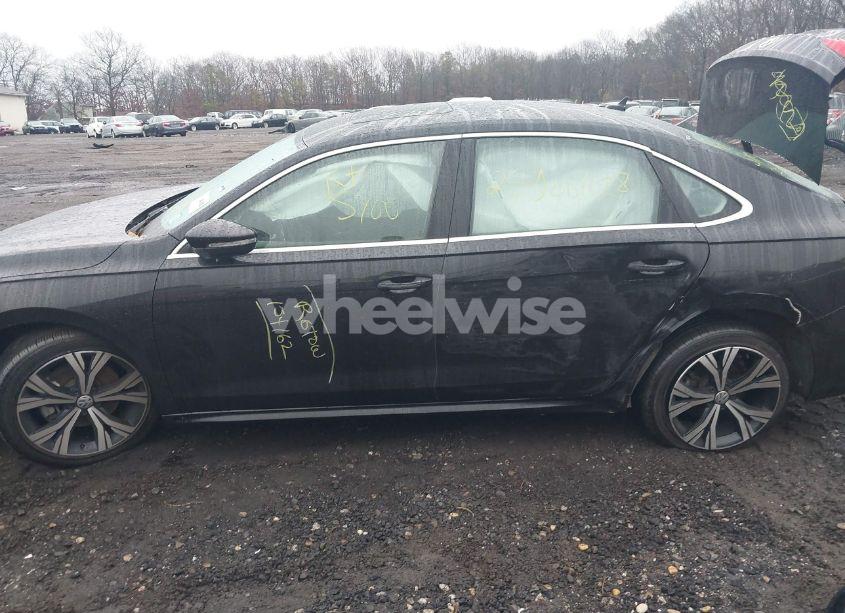 Photo 13 of 2021 Volkswagen Passat 2.0T SE (VIN 1VWSA7A39MC011751)