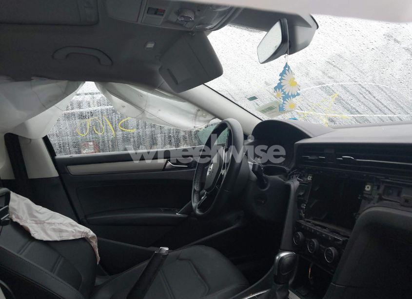 Photo 5 of 2021 Volkswagen Passat 2.0T SE (VIN 1VWSA7A39MC011751)